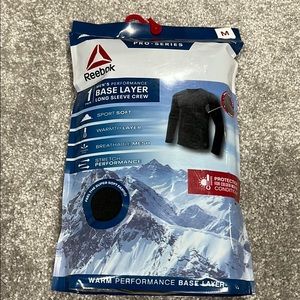 NWT; Men’s M Reebok base layer in black
